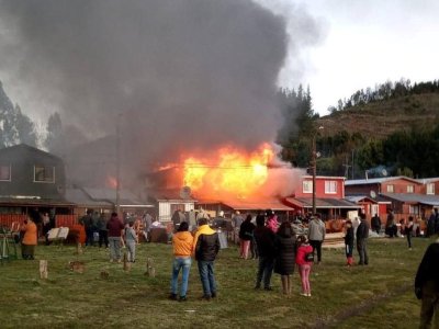 /2022/06/24/vecinos-de-villa-collilelfu-inician-campana-para-ir-en-ayuda-de-familias-afectadas-por-incendio