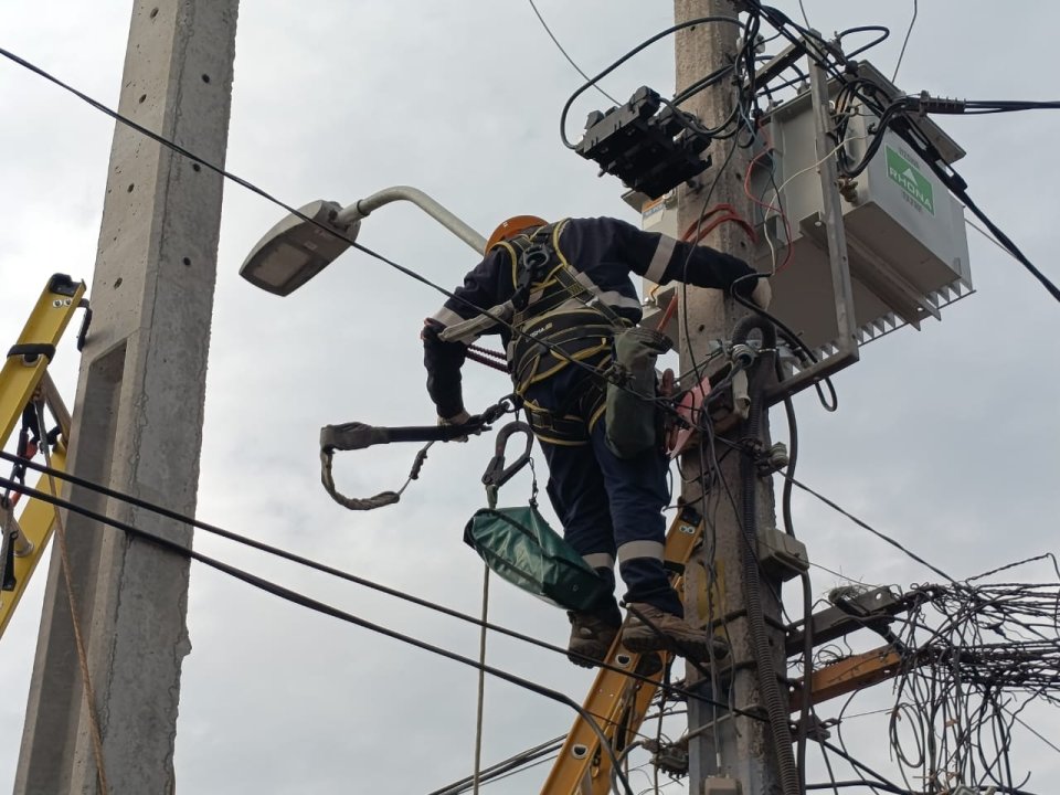 /cge-y-tusan-lanzan-innovador-proyecto-e-instalan-primeros-transformadores
