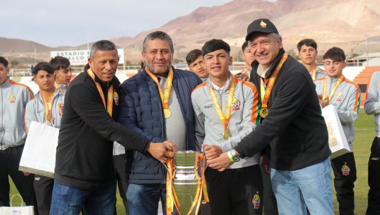 /codelco-y-cobresal-homenajean-a-serie-sub-16-campeona-del-torneo-regional