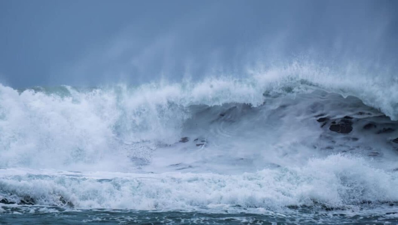 /emiten-alerta-de-marejadas-a-lo-largo-de-la-costa-de-la-region-de