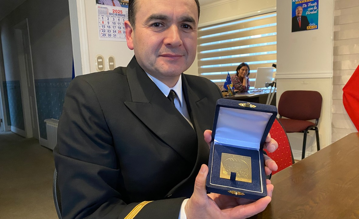 /farero-historico-de-la-armada-recibe-distincion-del-senado