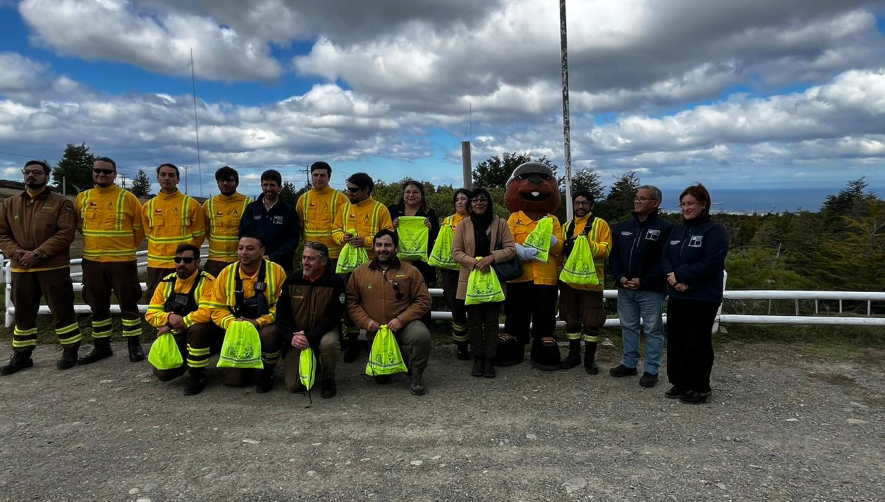 /magallanes-refuerza-seguridad-de-brigadistas-conaf