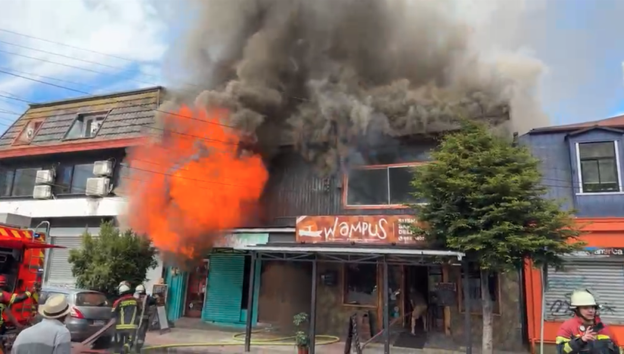 /incendio-destruye-restaurante-de-sushi-y-afecta-multiples-inmuebles-en-el