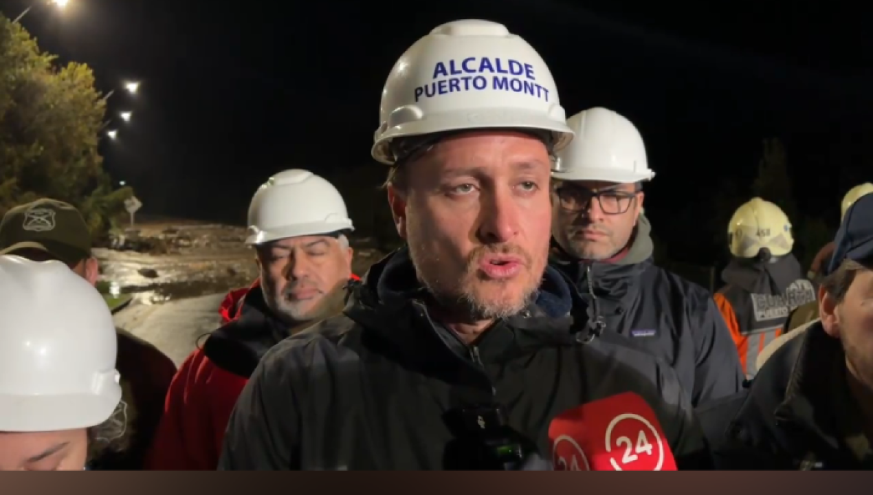 /local/emergencia-en-puerto-montt-derrumbe-en-chaicas-y-crecida-del-rio-lenca