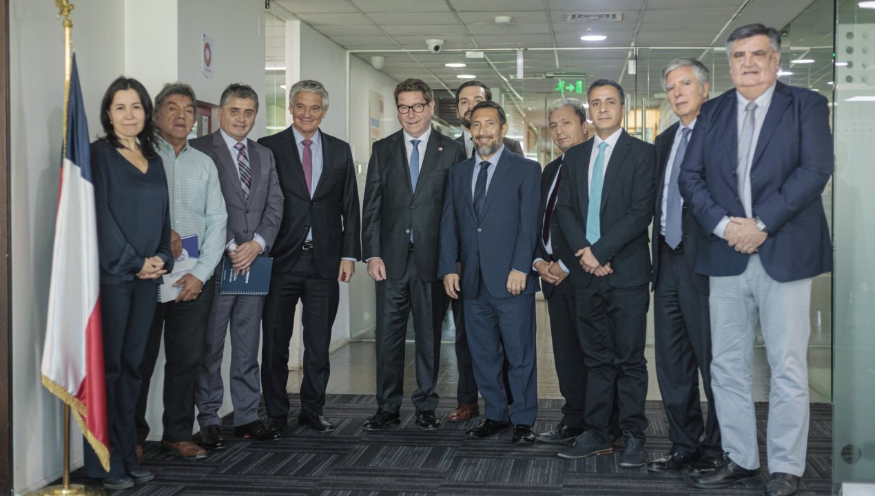 /ancch-y-ministerio-de-economia-acuerdan-elaborar-plan-para-fomentar-el