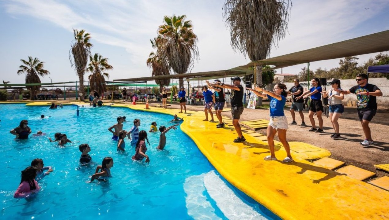 /comenzaron-las-clases-y-escolares-siguen-disfrutando-del-refrescante