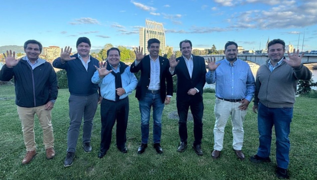 /dirigentes-de-partidos-de-derecha-y-centro-en-los-rios-conformaron-equipo