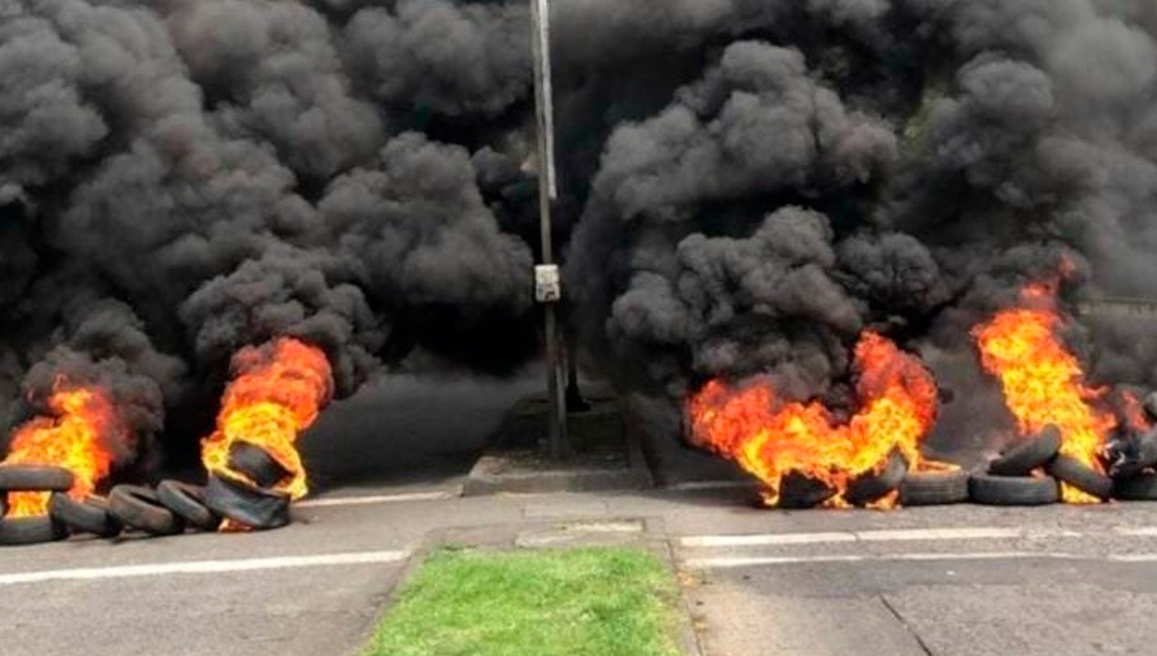 /temuco-barricadas-frente-a-la-ufro-y-puente-cautin-marca-aniversario-de-18-o