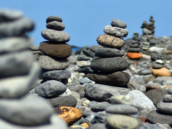 Torres de piedras en la naturaleza: ¿Son perjudiciales para el ecosistema?
