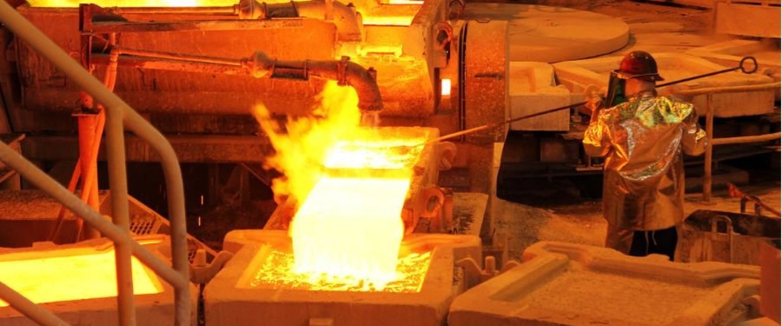 Cobre supera los US$12 mil y se encamina a su mejor desempeño desde 2009