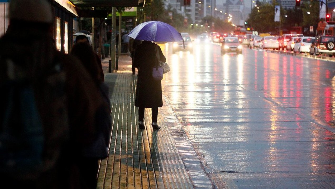 /regionales/dmc-emite-aviso-por-tormentas-electricas-en-cuatro-regiones-del-pais